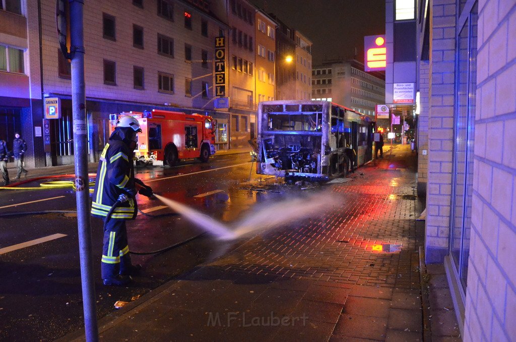 Stadtbus fing Feuer Koeln Muelheim Frankfurterstr Wiener Platz P060.JPG